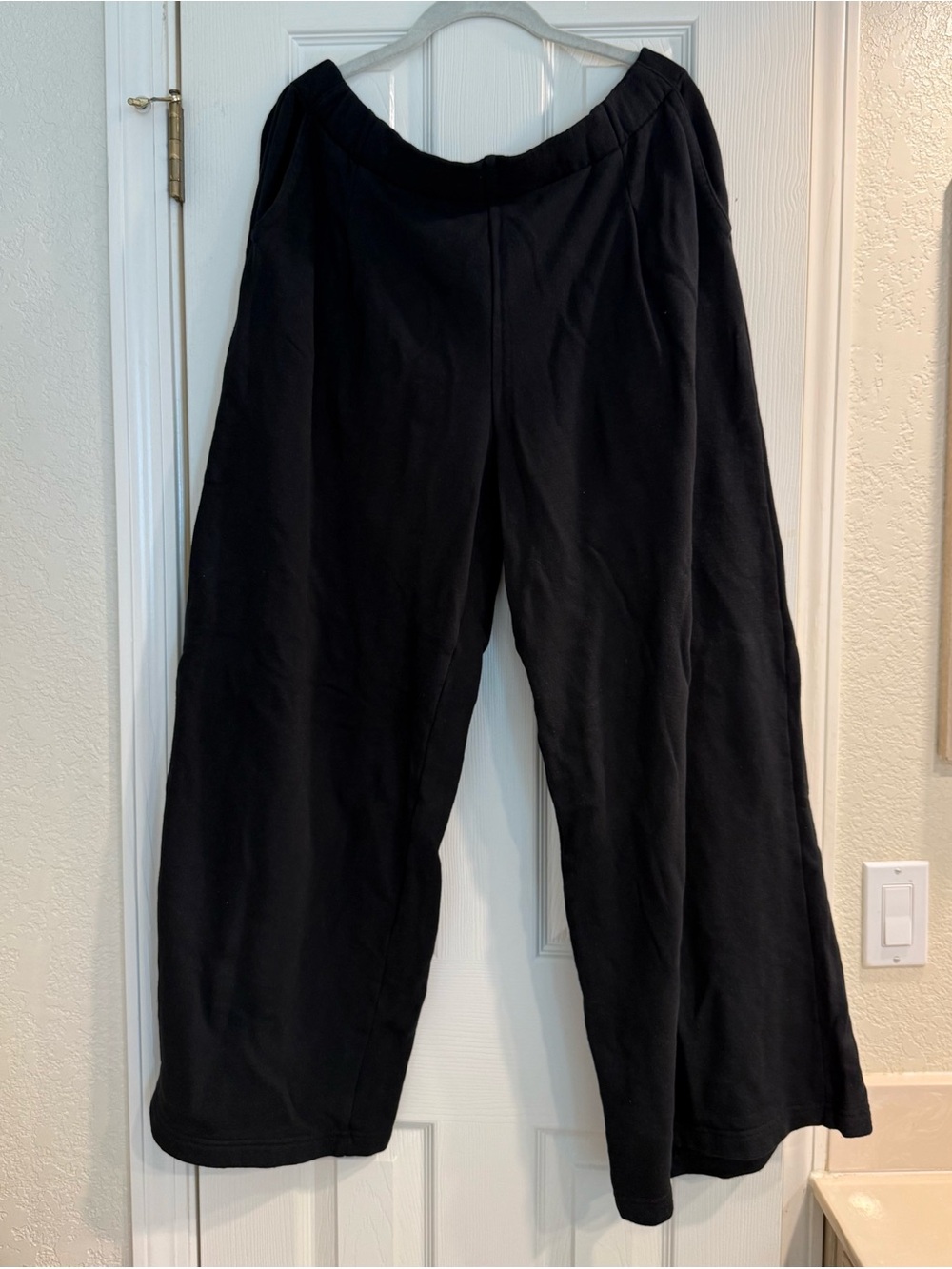 Women’s Aerie Black Wide-Leg Pant - Classic Comfortable Fit